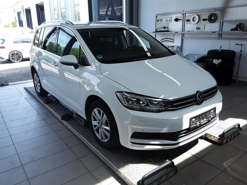 Volkswagen Touran Comfortline ACC Standh. RFK AHK LED — photo 2