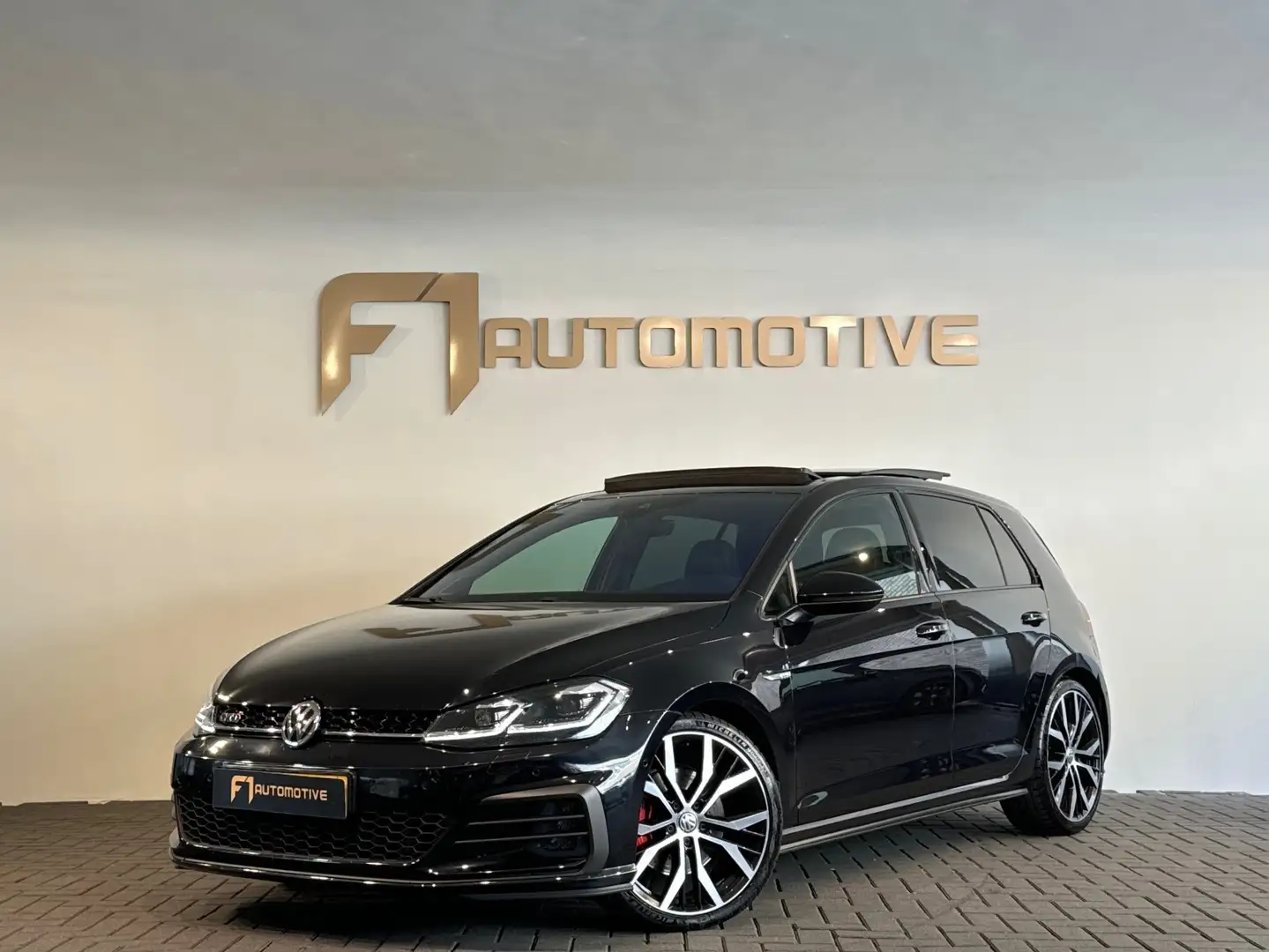 Volkswagen Golf GTD 2.0 TDI Pano|Keyless|Dynaudio|Leer|Sfeer Zwart - 1