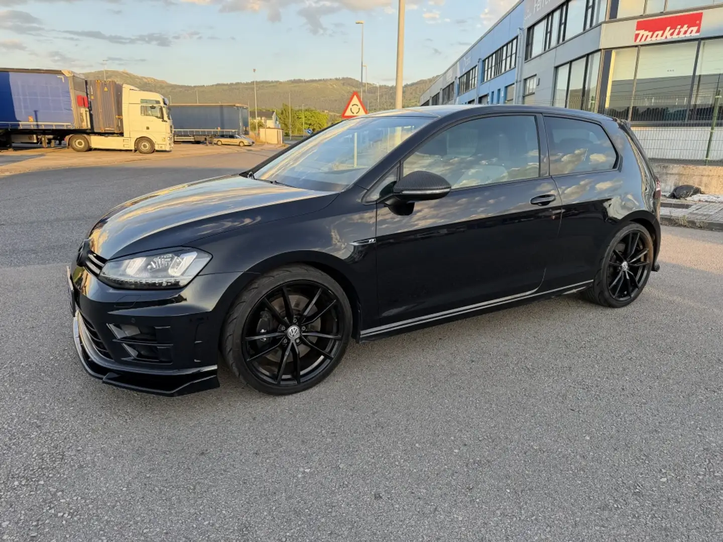Volkswagen Golf 2.0 TSI R 300 - 1