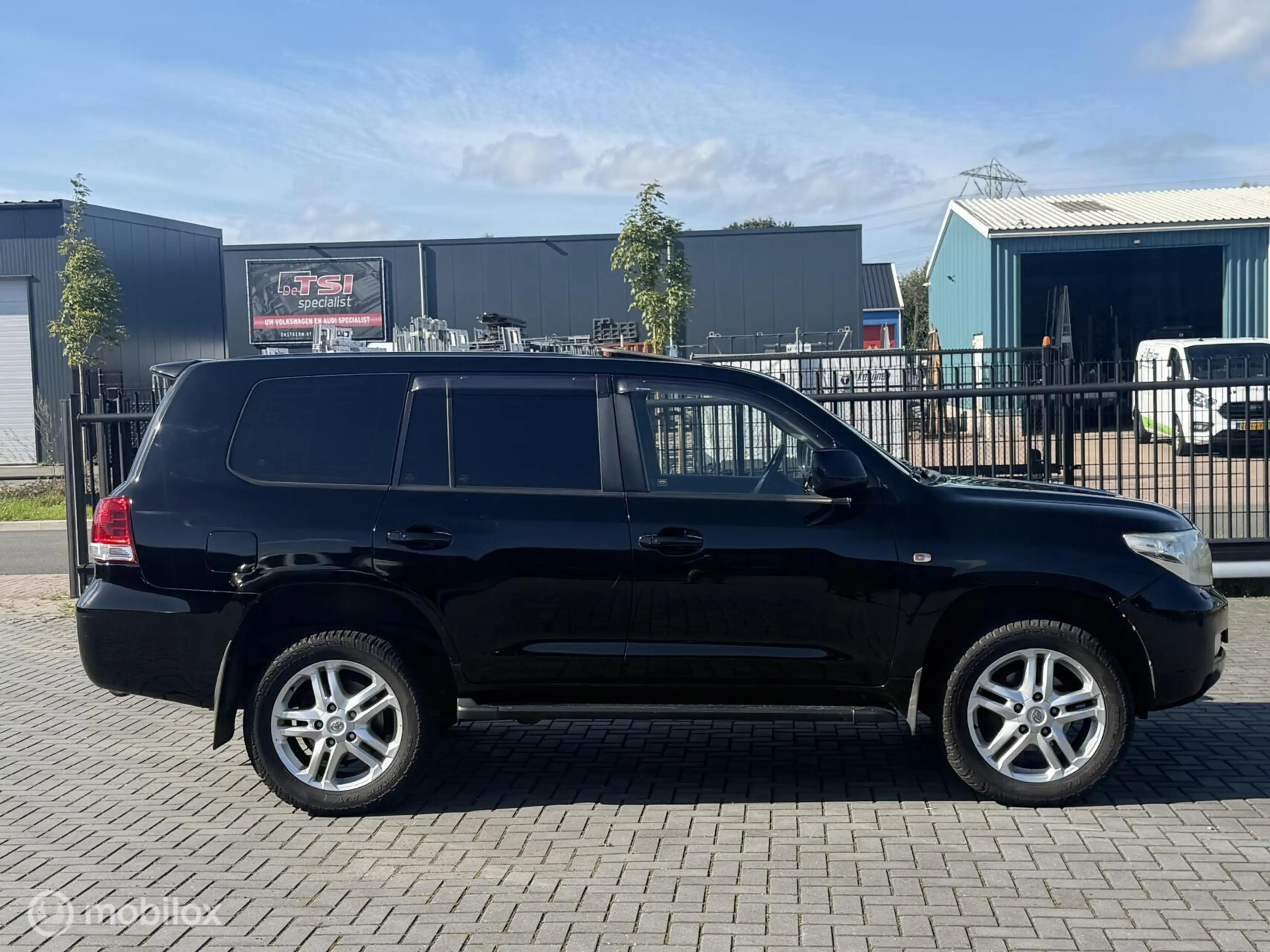Toyota Land Cruiser LandCruiser V8 4.5 D-4D Executive 7p. — photo 4