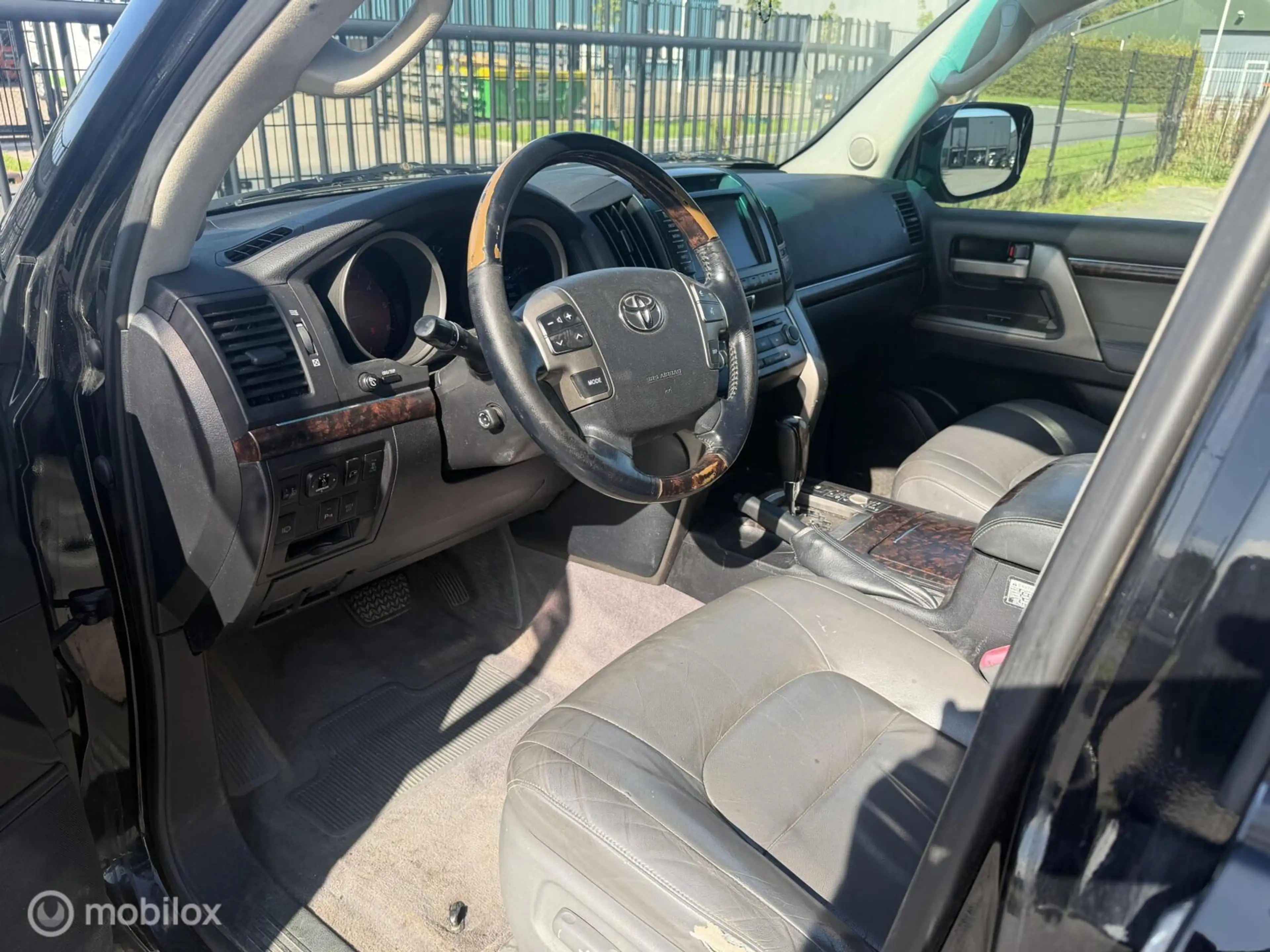 Toyota Land Cruiser LandCruiser V8 4.5 D-4D Executive 7p. — photo 13