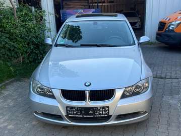 320i