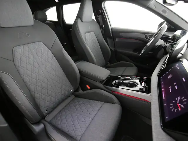 Audi A6 view 14
