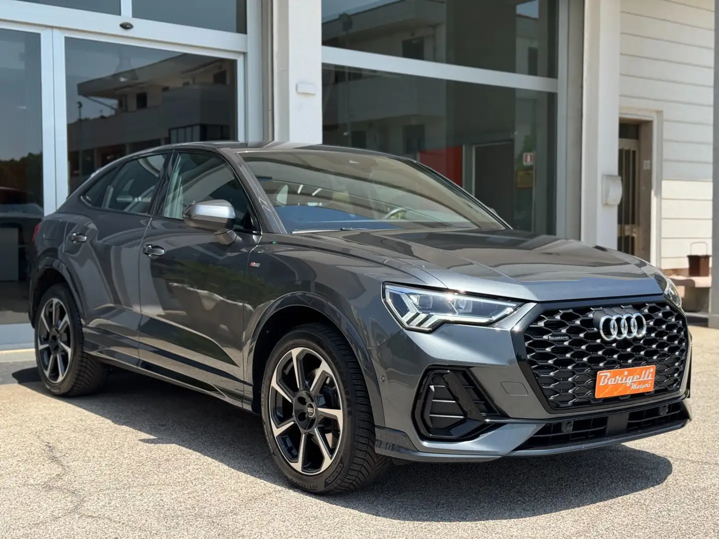 Audi Q3 40 TDI quattro S tronic S line edition, Aziendale, Gris - 2