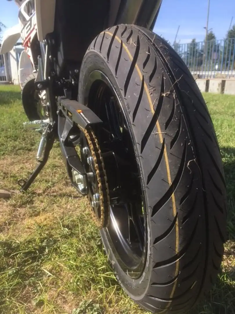 Rieju MRT SM Motard 125cc 4t Bianco - 2