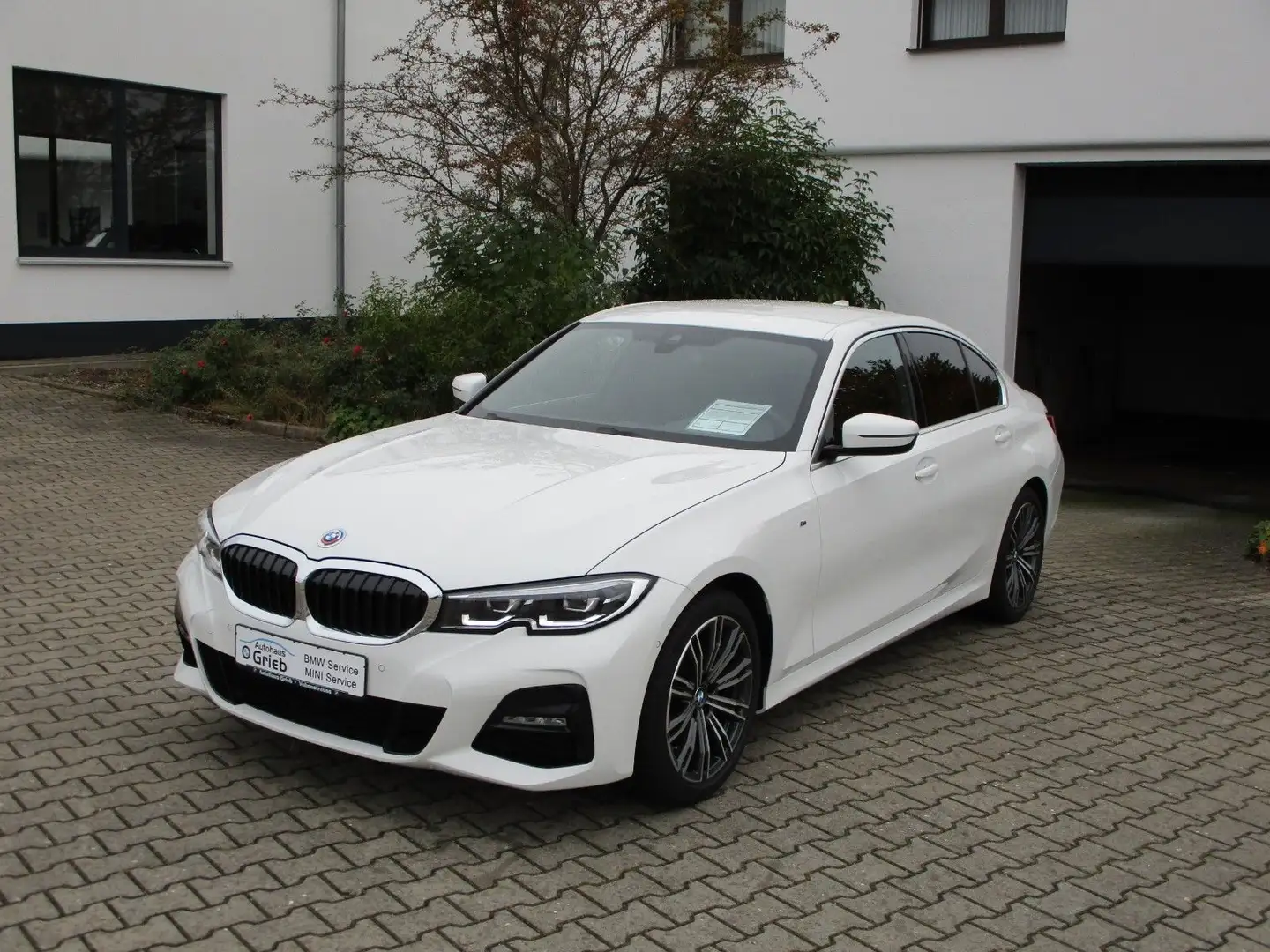 BMW 320 i xDrive 50 Jahre M Sport Driving Assistant Weiß - 1