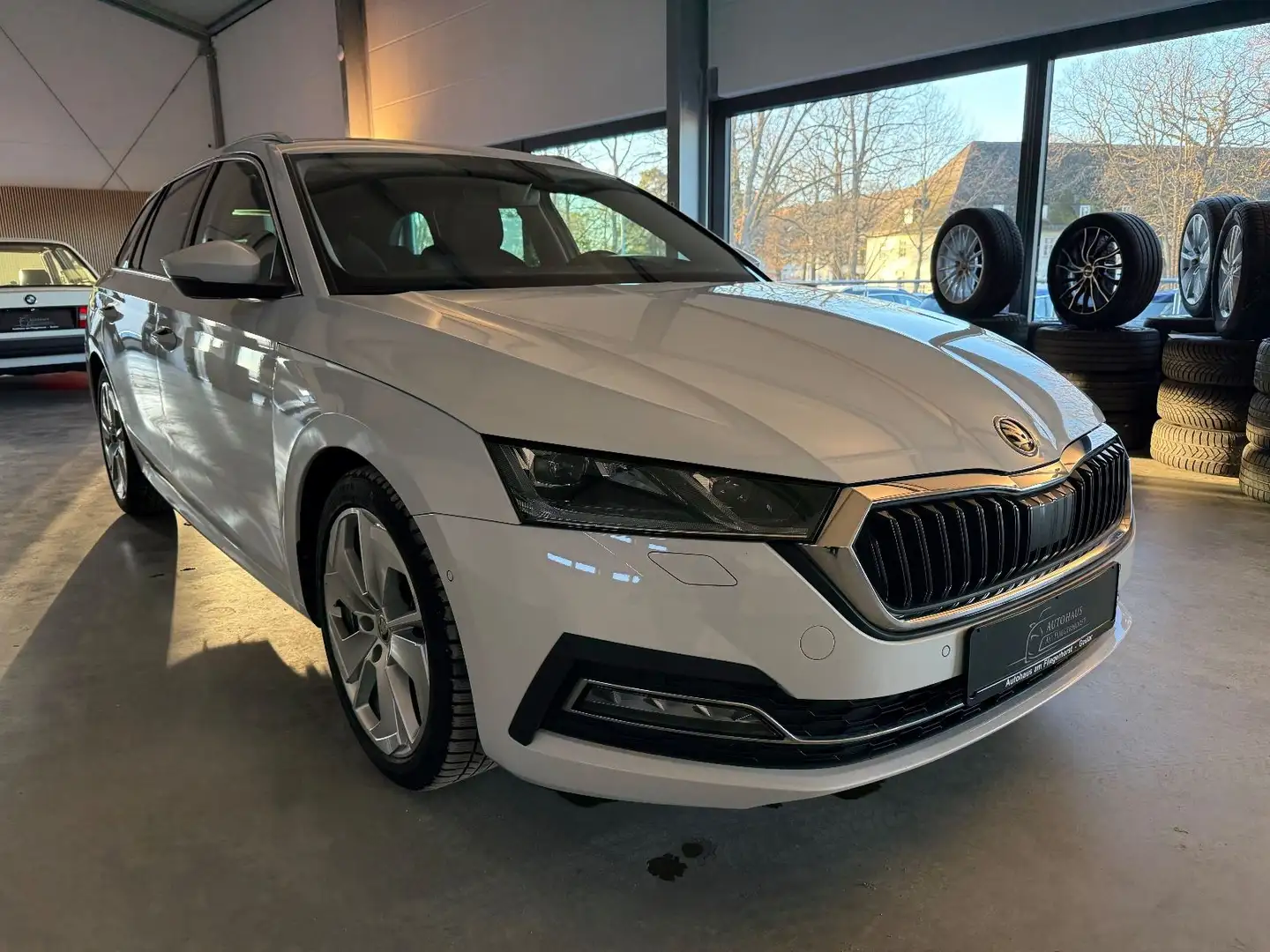 Skoda Octavia Combi 2.0 TDI Style Matrix/Memory/HUD Weiß - 2