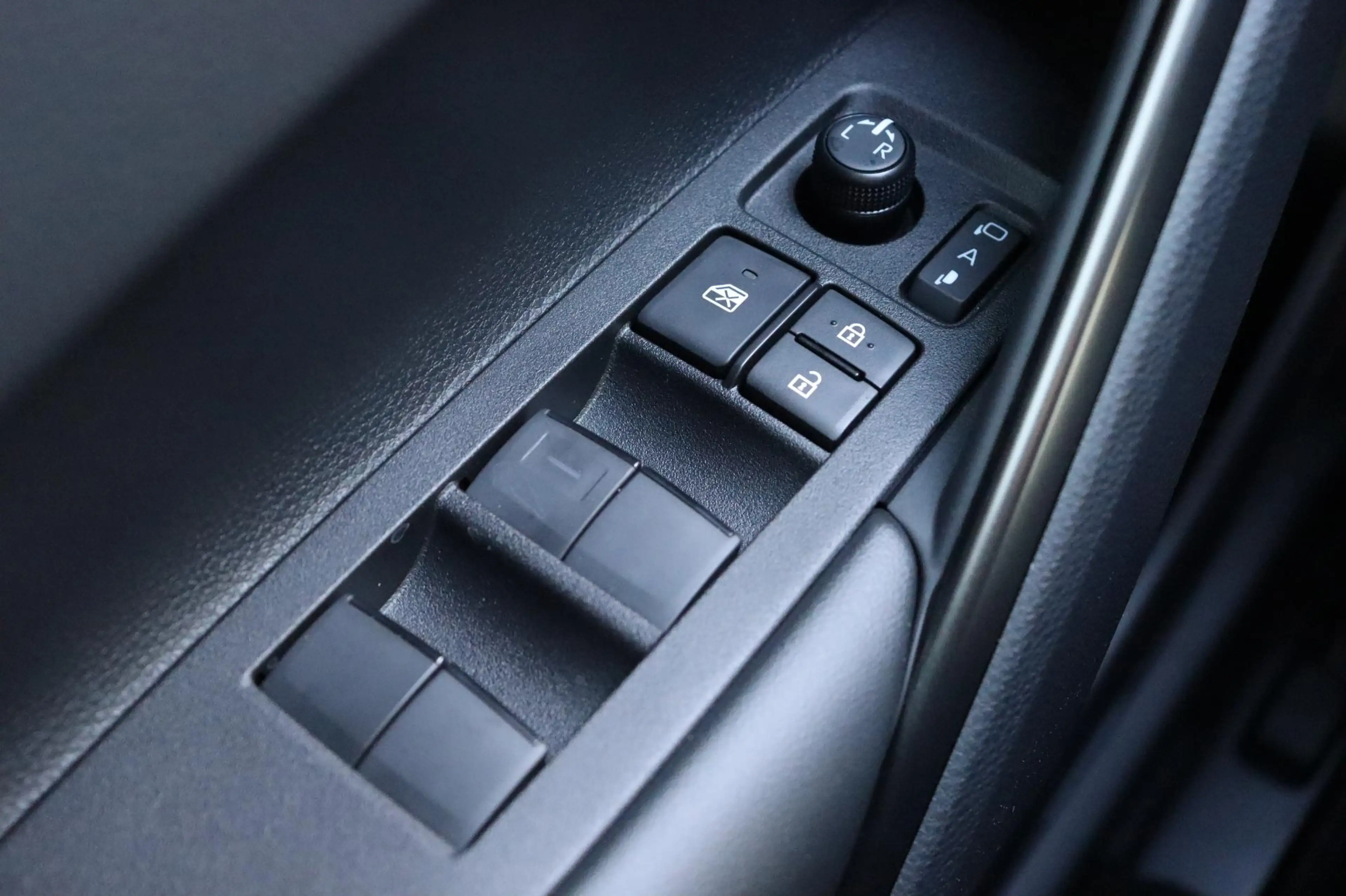 Toyota Corolla Cross Dynamic Demo korting € 3.475! Snel rijden. — photo 9