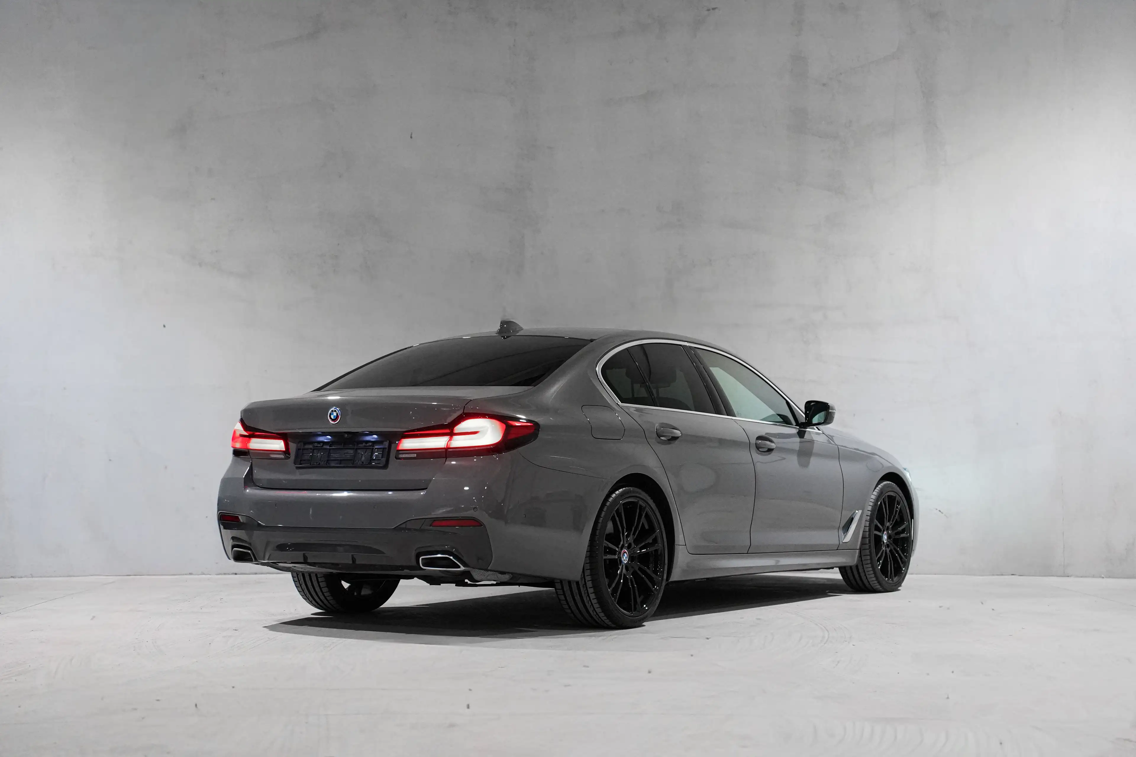 BMW 545 e✖ PACK M | APPLE CARPLAY | LED | CUIR | TVA ✔ — photo 4