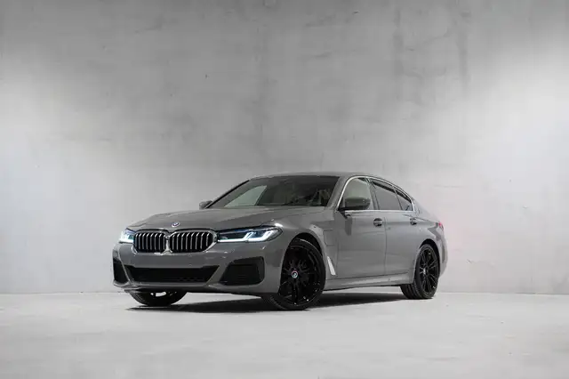 BMW 545 e✖ PACK M | APPLE CARPLAY | LED | CUIR | TVA ✔