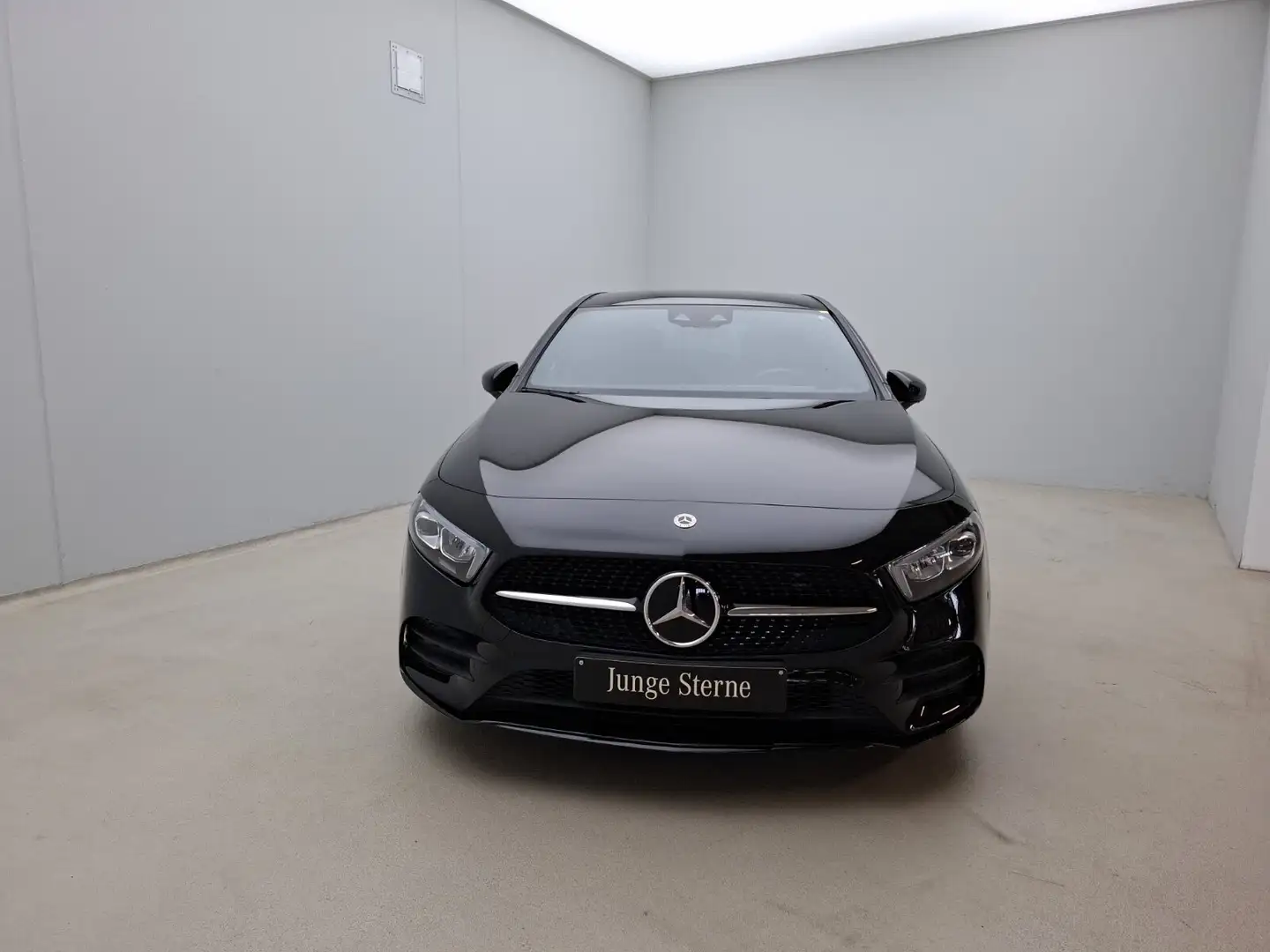 Mercedes-Benz A 200 A 200 AMG Night Pano Distro Memory RüCam InfoHighE Schwarz - 2