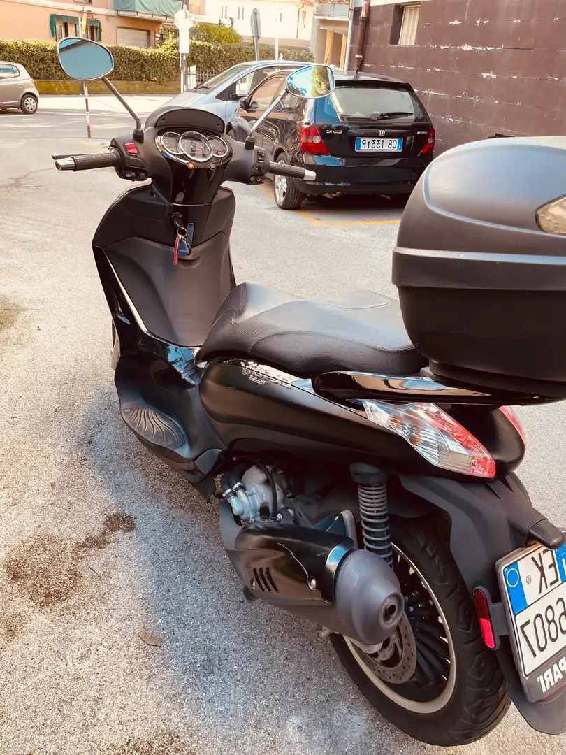 Piaggio Beverly 300 Schwarz - 2