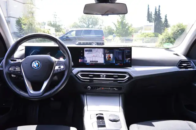 BMW 3 Series view 12