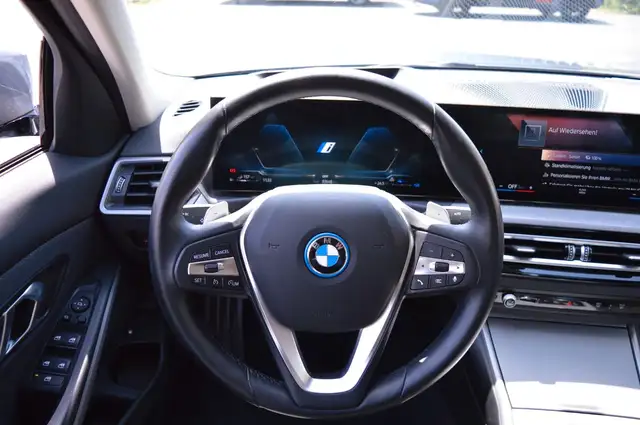 BMW 3 Series view 13