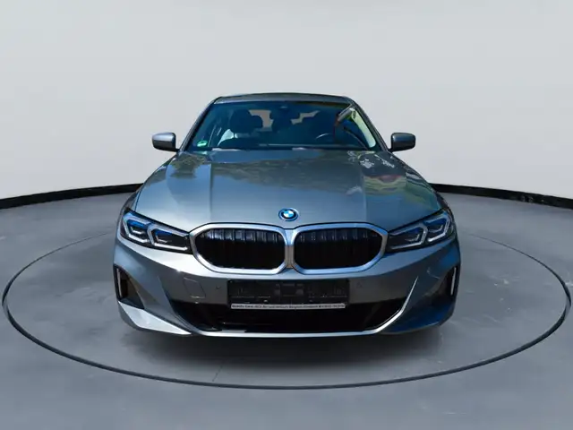 BMW 3 Series view 2