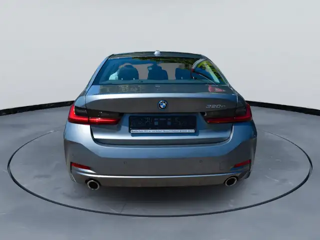 BMW 3 Series view 5