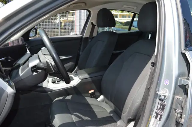 BMW 3 Series view 7