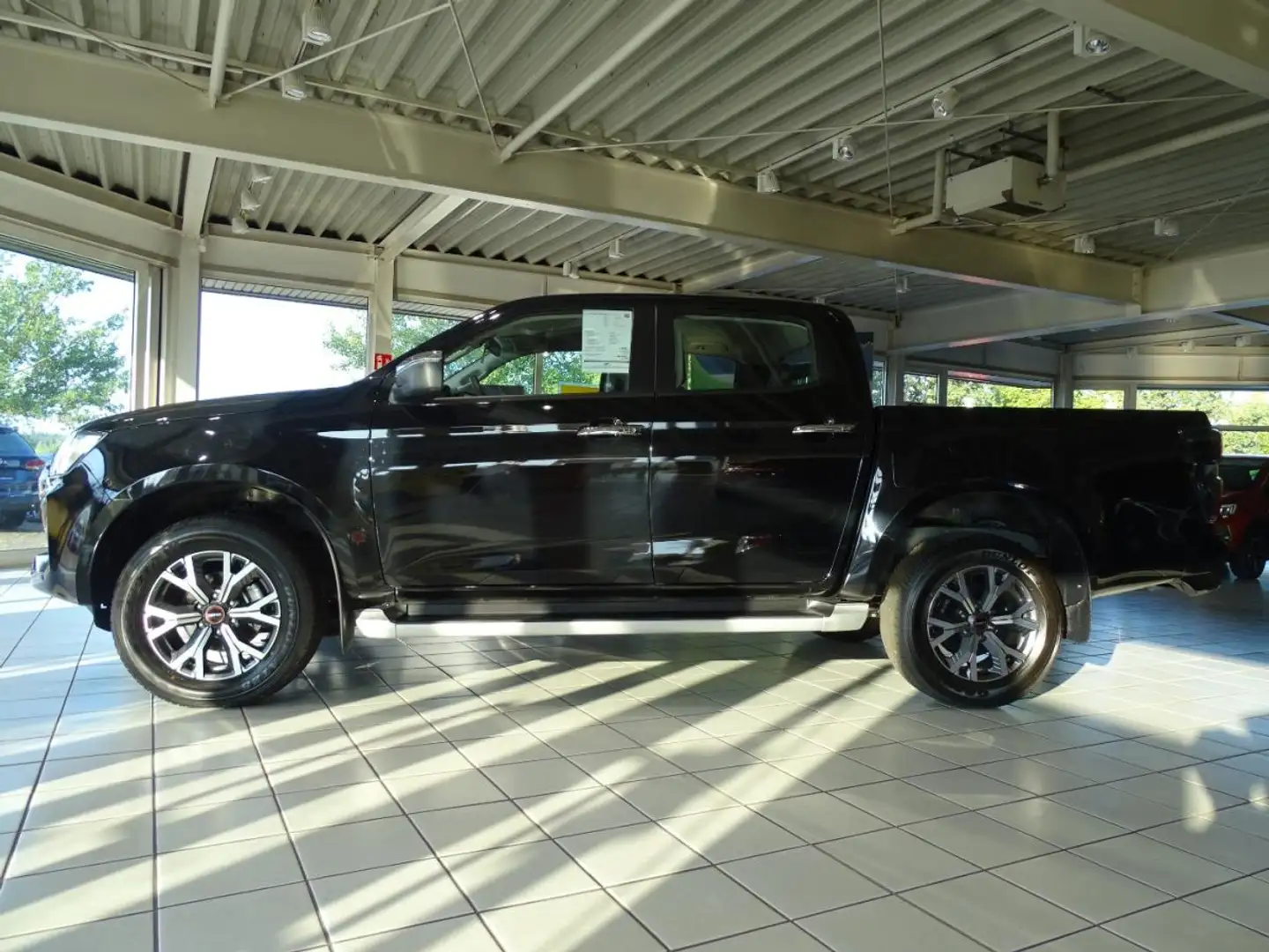 Isuzu D-Max 4x4 Double Cab LSE | SOFORT VERFÜGBAR | Privat & G Schwarz - 2