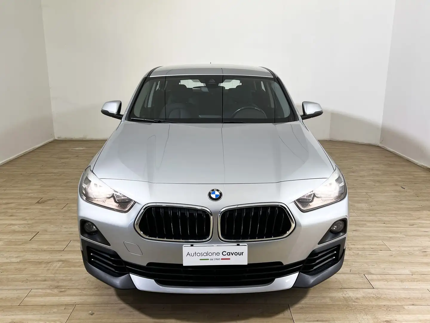 BMW X2 sDrive 18d Business Aut. Silber - 2