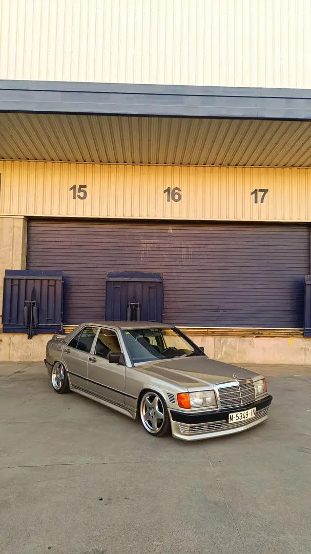 Mercedes-Benz 190 190E 2.3 - 1