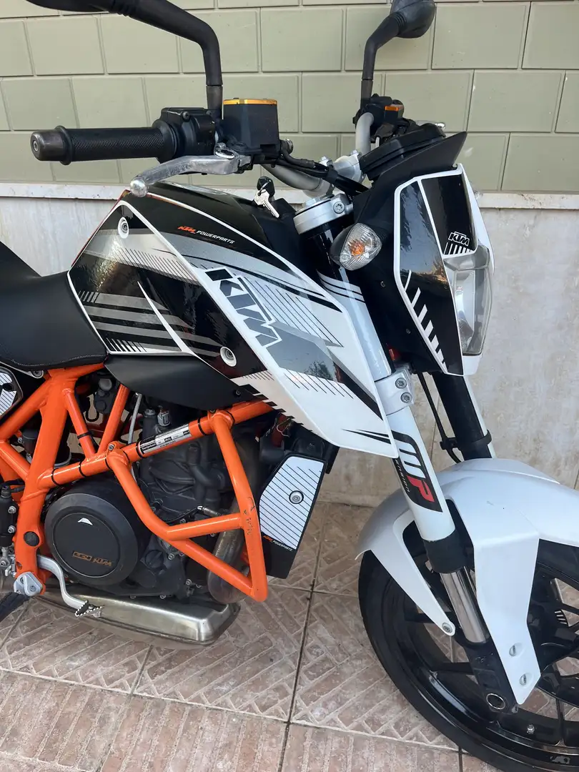 KTM 690 Duke Белый - 2