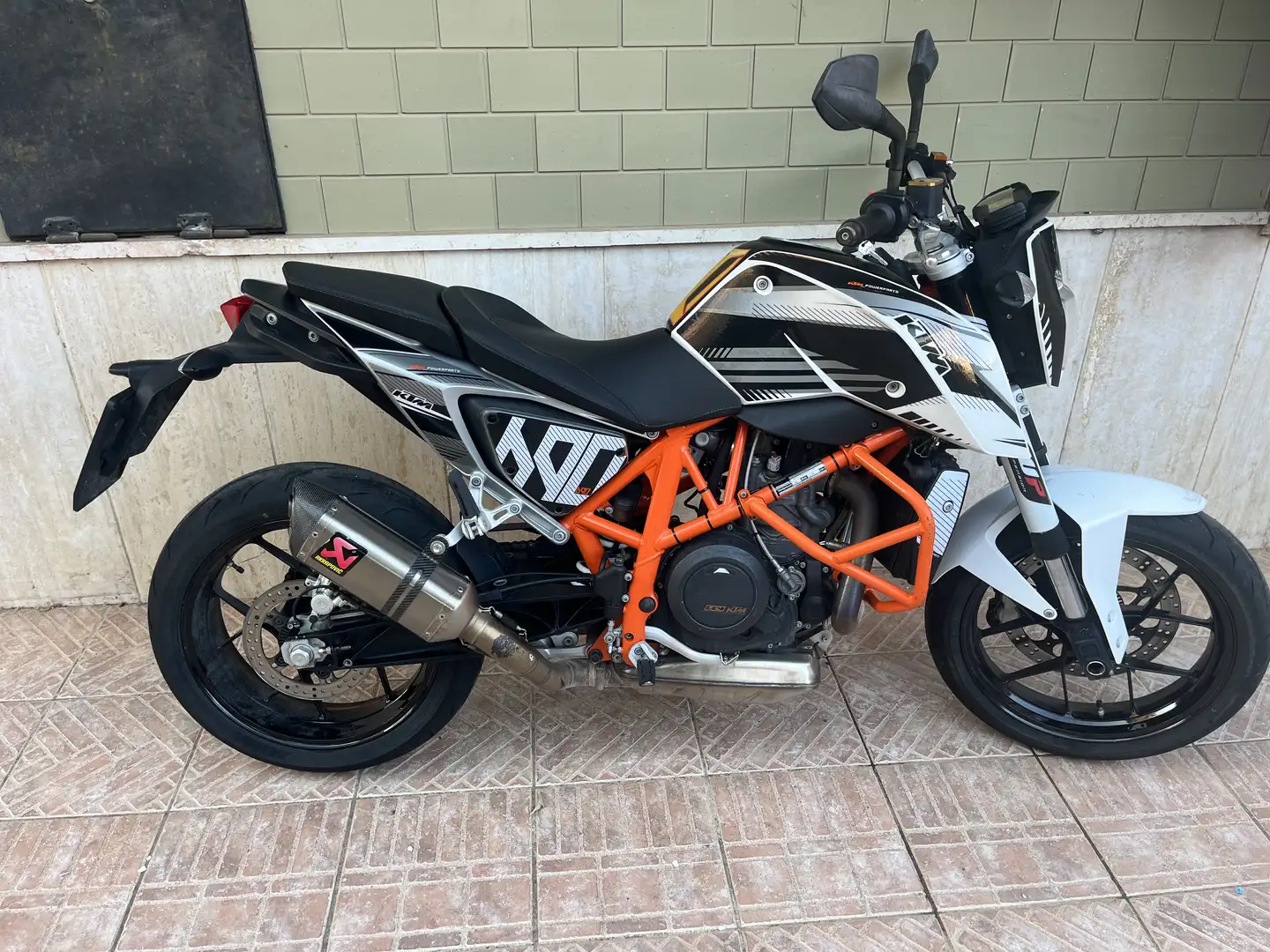 KTM 690 Duke Белый - 1