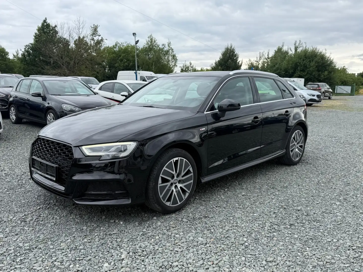 Audi A3 Sportback*S-Line*Audi-Scheckheft*Garantie* Schwarz - 2