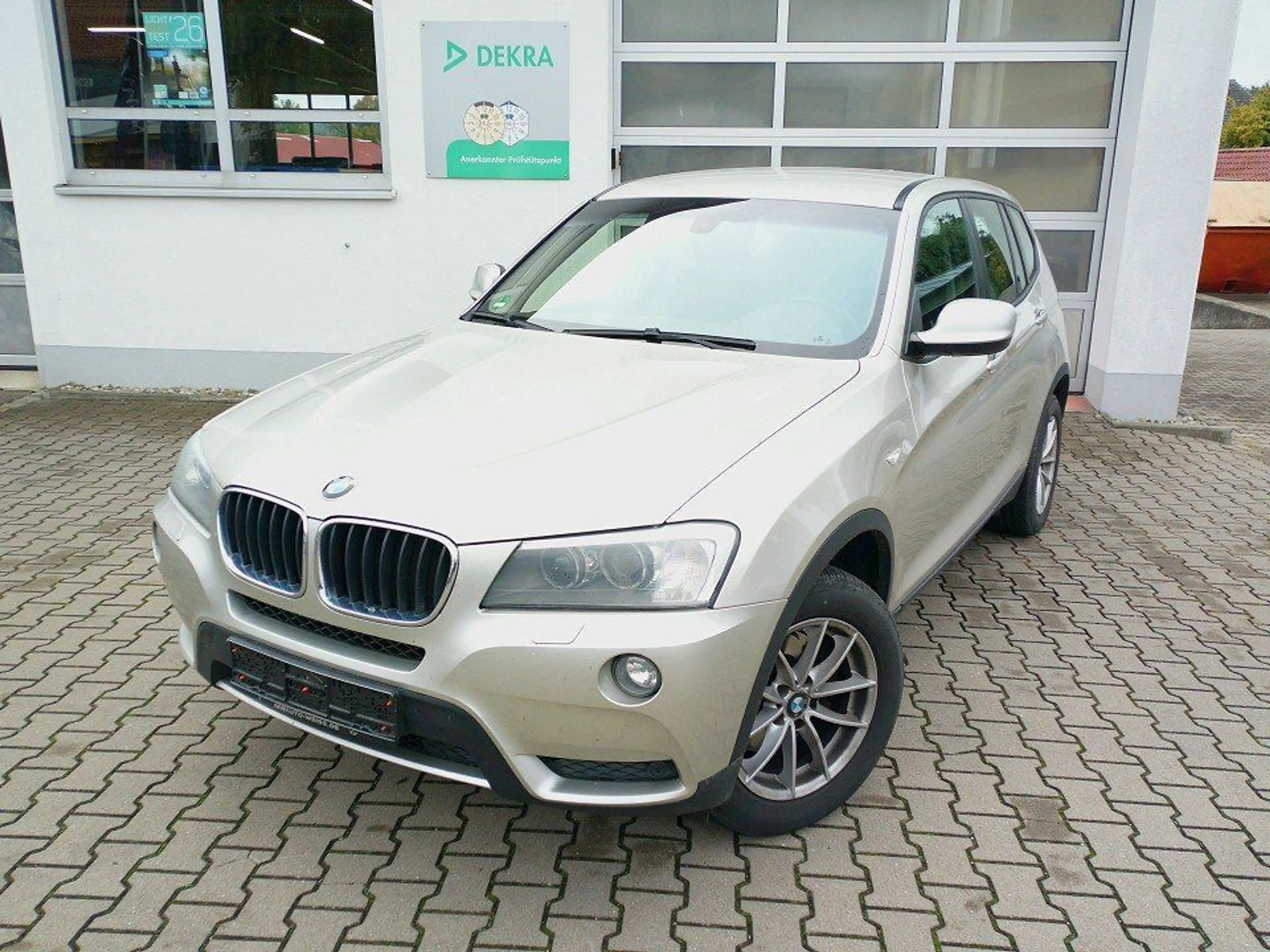 BMW X3 xDrive 20 d XENON/PDC/TEMPOMAT/AHK