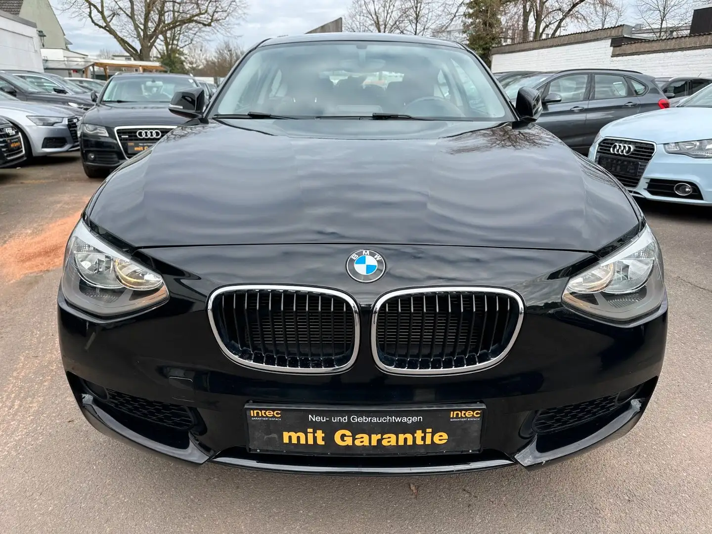 BMW 114 i 1.6-Sitzheizung-PDC-8Fach Bereift Schwarz - 2