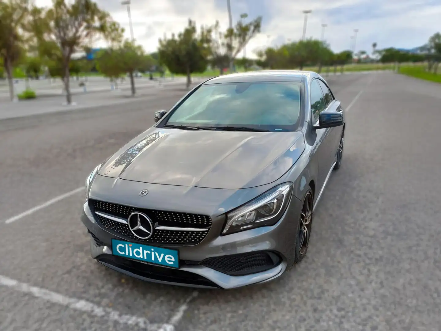 Mercedes-Benz CLA 200 d Gris - 2