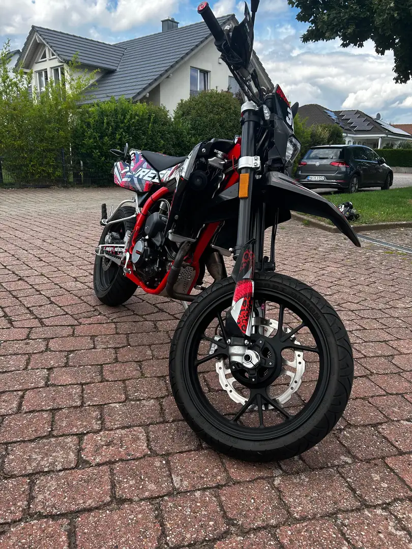 SWM SM 125 R Supermoto Noir - 1