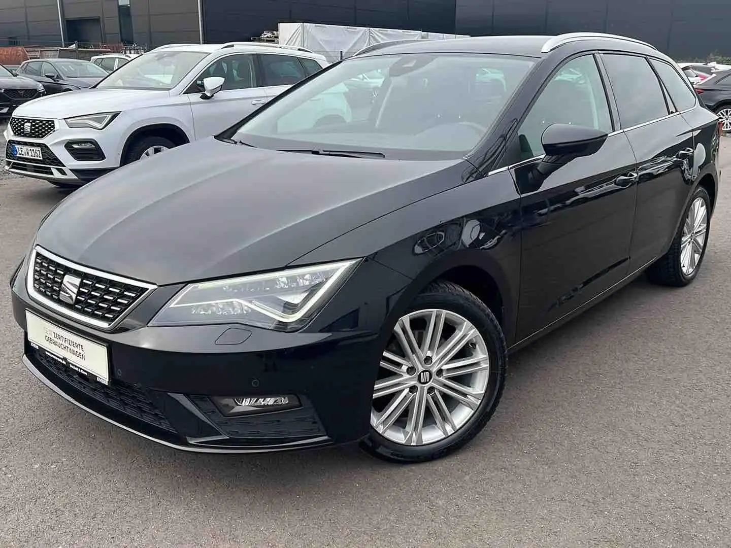 SEAT Leon 1.5 TSI ACT DSG Xcellence LED Navi Kamera Zwart - 1