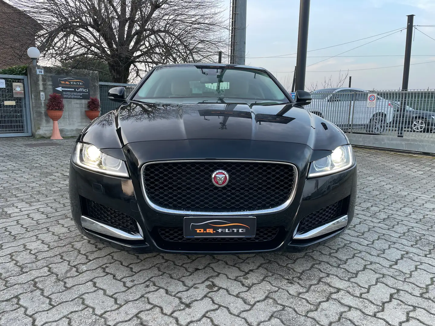 Jaguar XF XF 2.0d Prestige awd 180cv auto Nero - 2