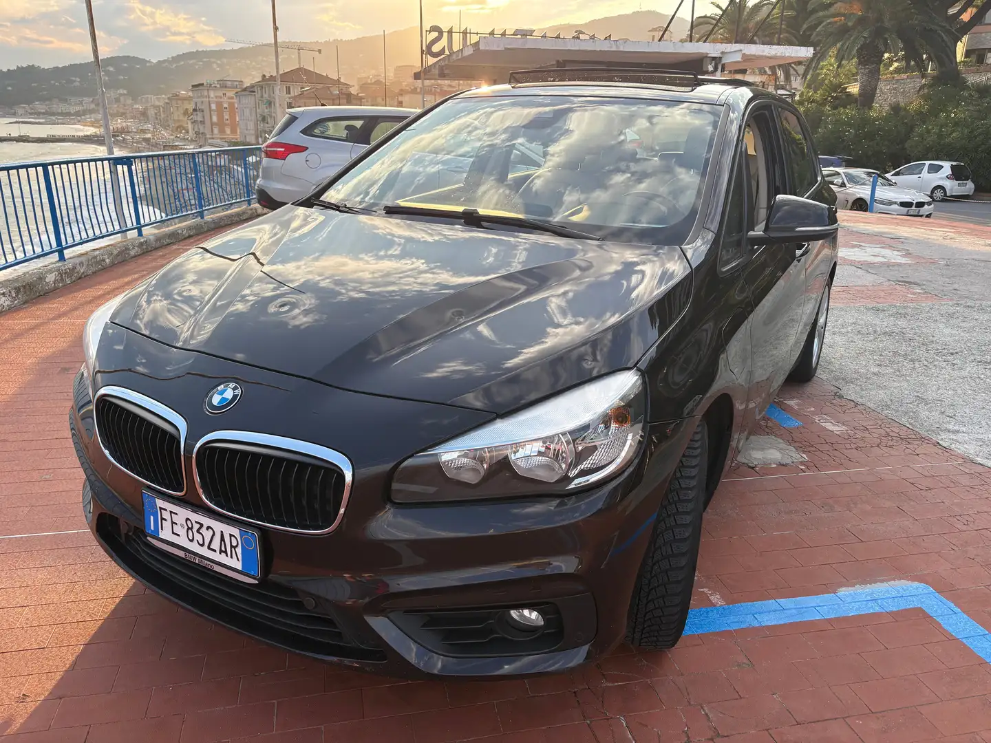 BMW 225 plugin 4x4 Luxury auto Schwarz - 2