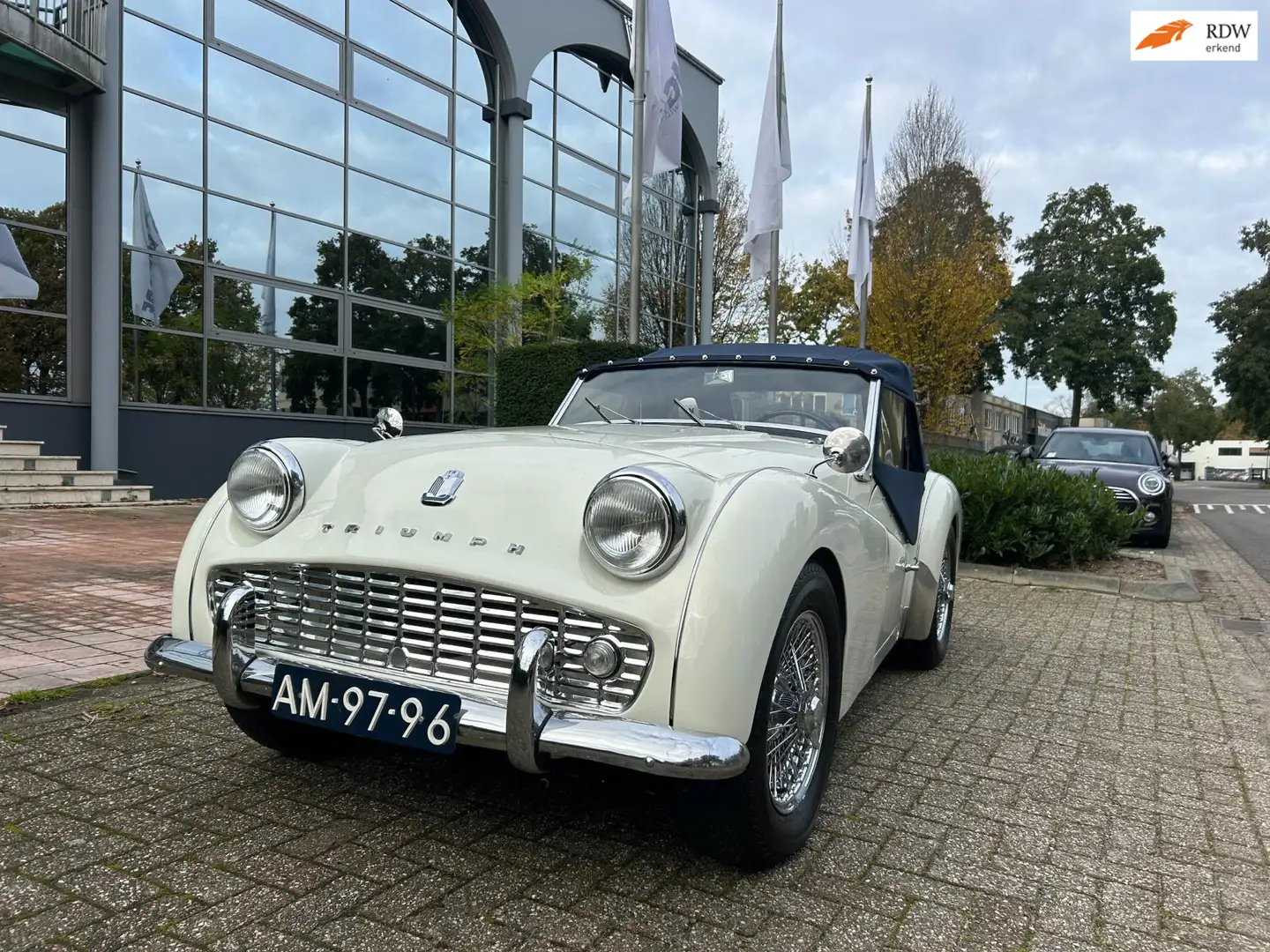 Triumph TR3 Volledig gerestaureerd body-off Wit - 1