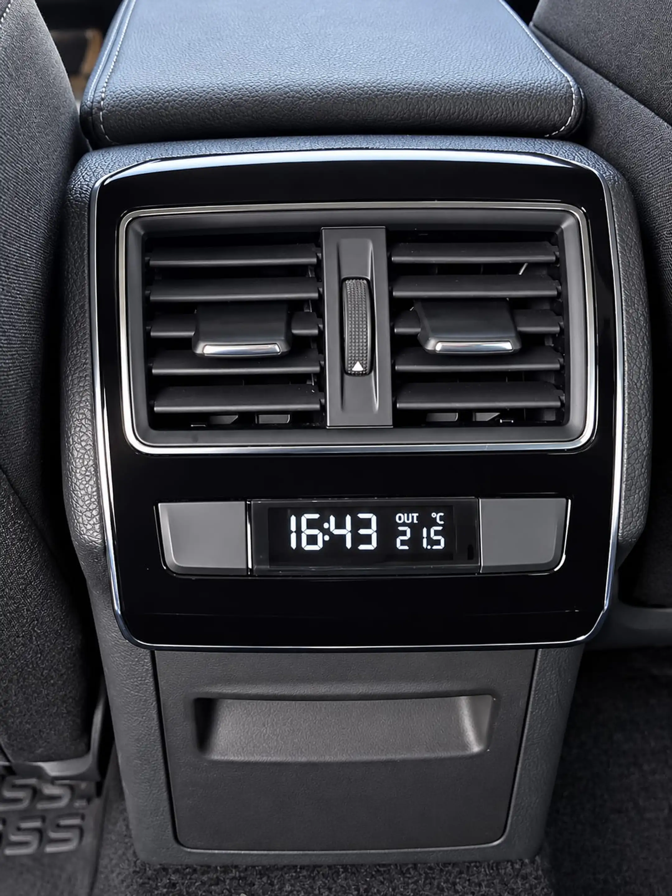Skoda Superb Superb Combi 1.5 TSI ACT L automatique DSG — photo 14