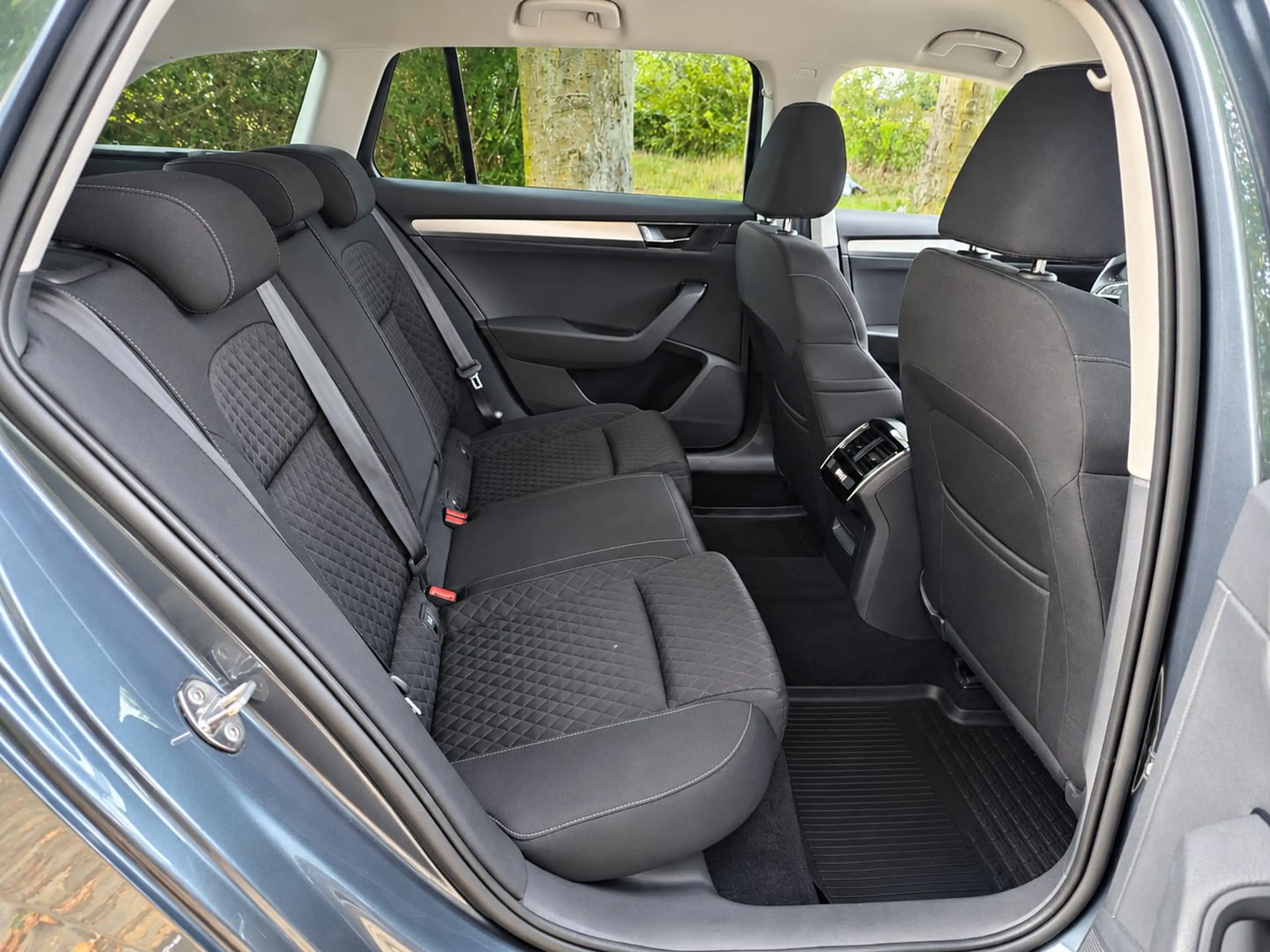 Skoda Superb Superb Combi 1.5 TSI ACT L automatique DSG — photo 13