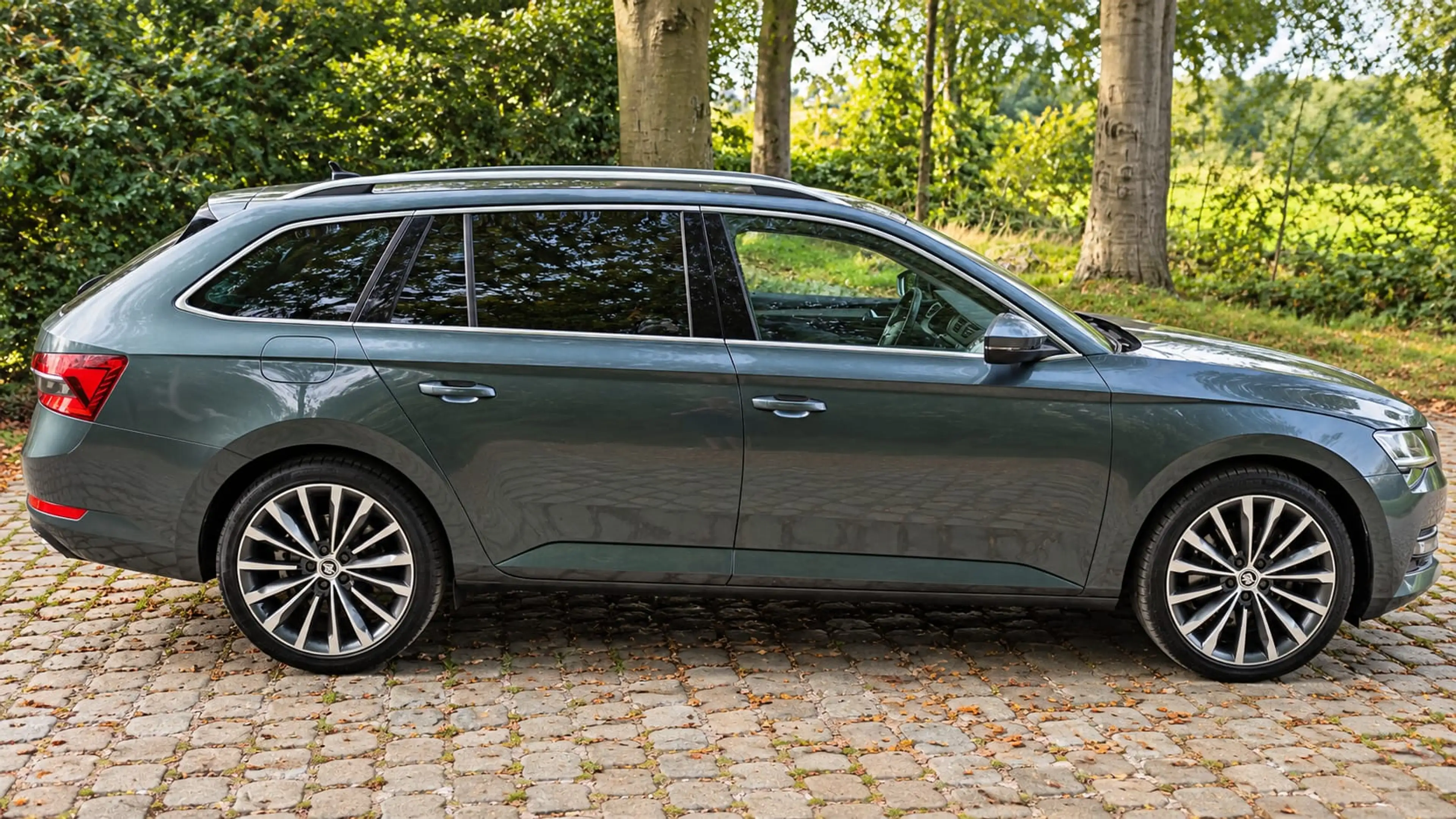 Skoda Superb Superb Combi 1.5 TSI ACT L automatique DSG — photo 4