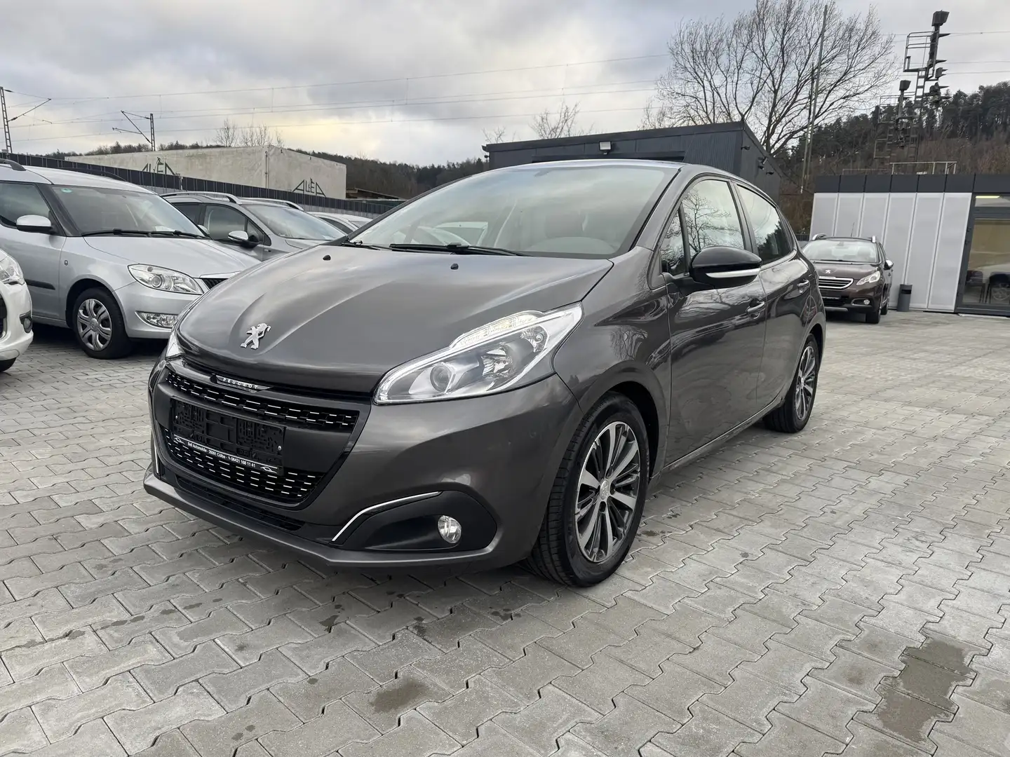 Peugeot 208 1,2 Active / Panorama-Dach / R-Kamera - 1