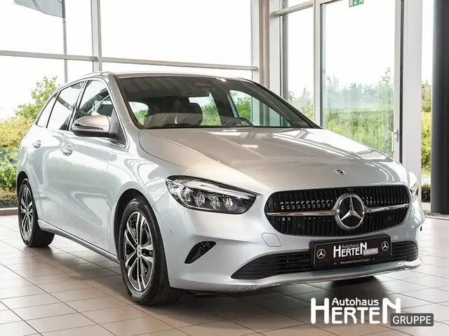 Mercedes-Benz B-Class view 3