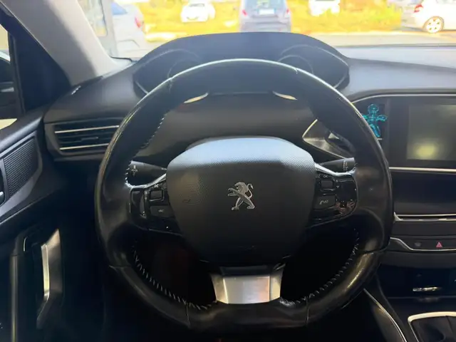 Peugeot 308 view 11