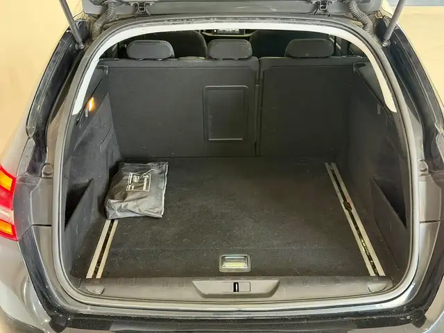 Peugeot 308 view 9