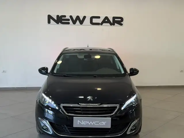 Peugeot 308 view 3