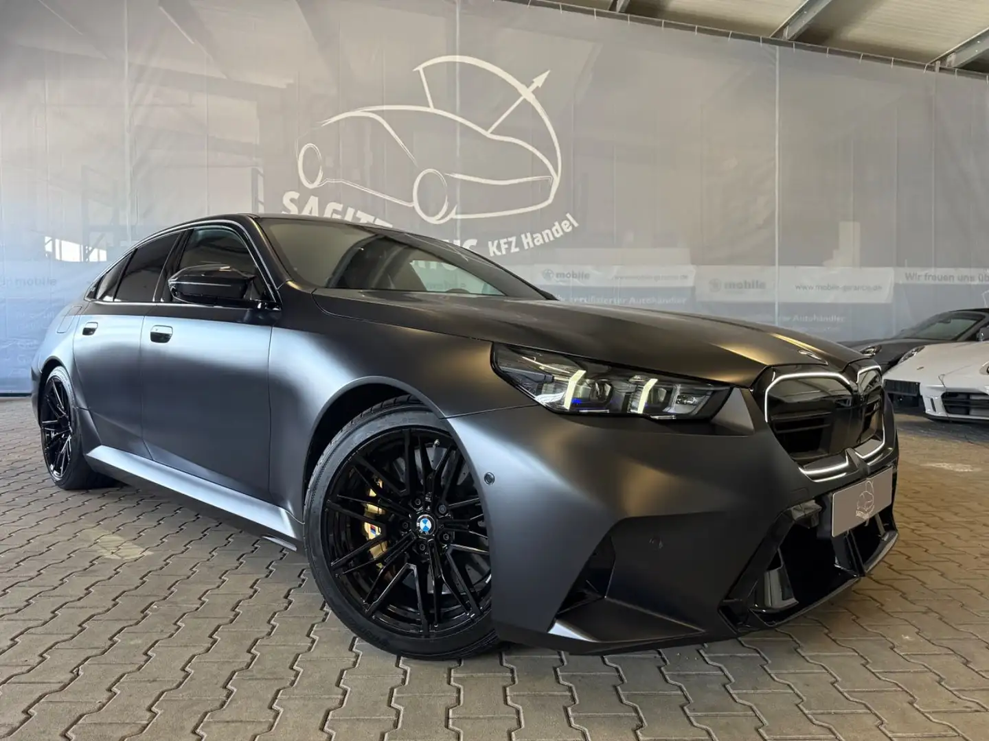 BMW M5 Lim/Ultimate/Frozen/Keramik/Merino Orange/AHK Gris - 1