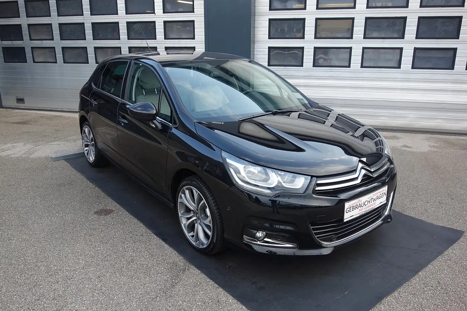 Citroen C4 PureTech 130 S&S Shine Schwarz - 1