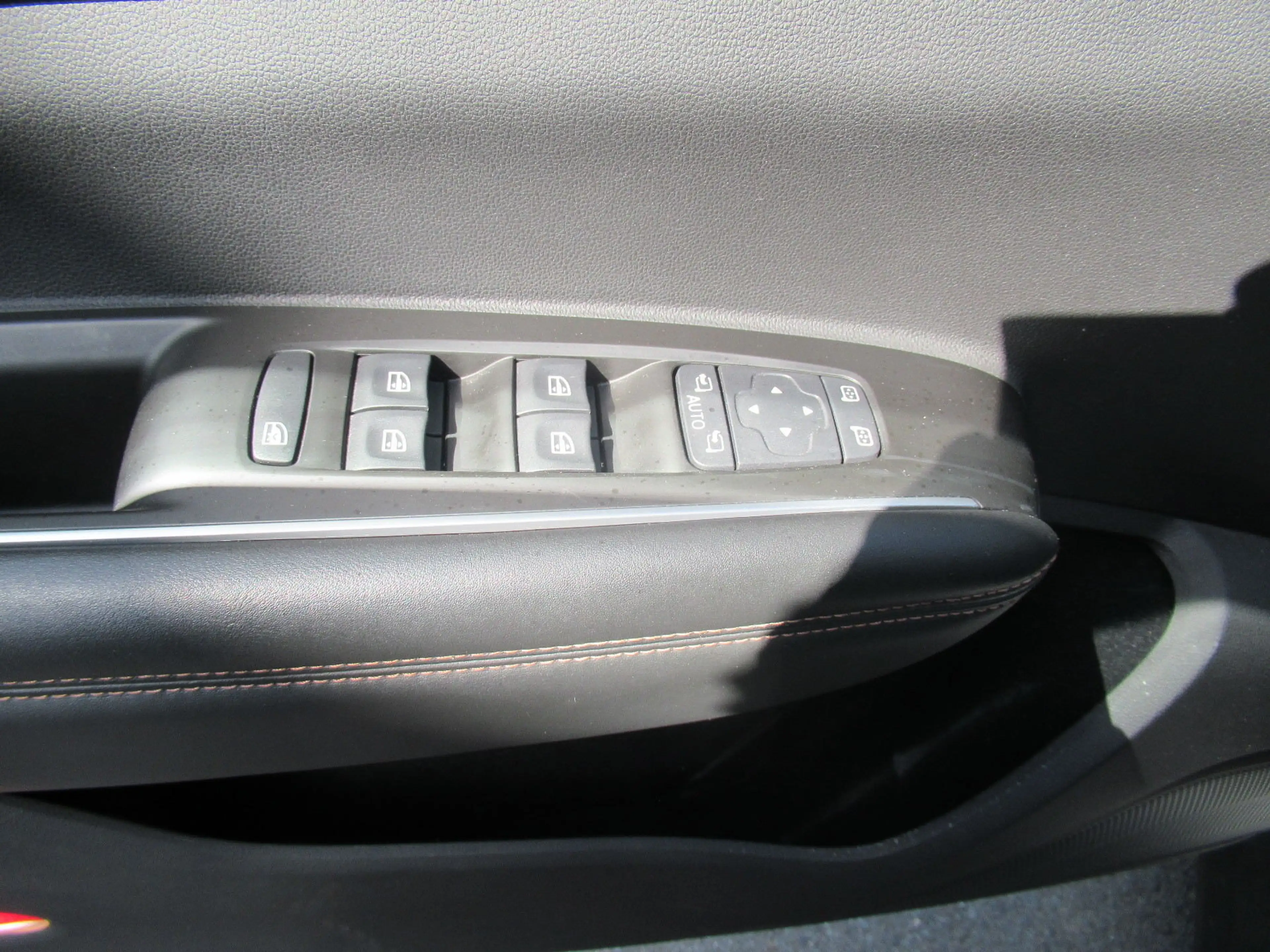 Renault Koleos INITIALE PARIS BLUE dCi 185 4WD Automatik — photo 8