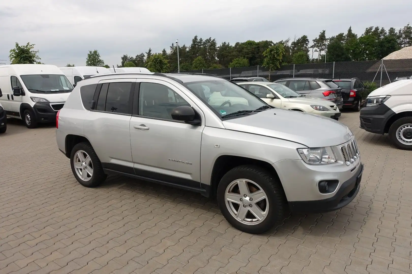 Jeep Compass 2.2CRD Limited 4x4 *Motorschaden* Stříbrná - 2