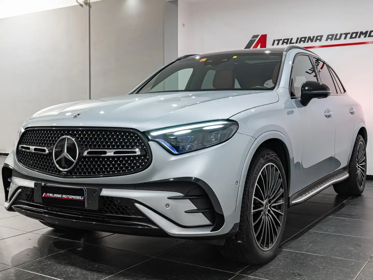 Mercedes-Benz GLC 300 GLC AMG Line Premium Plus 4matic auto Silber - 2