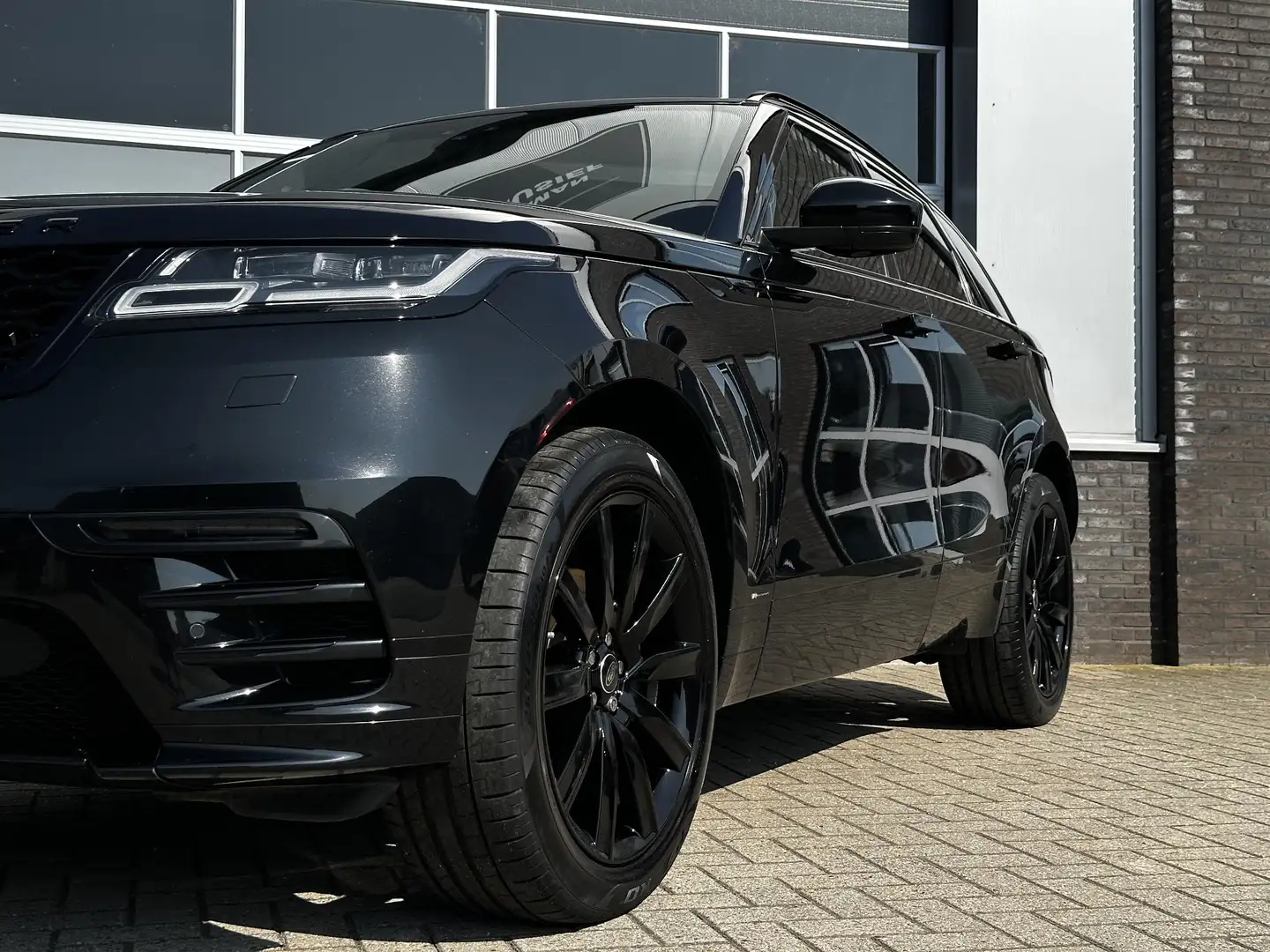 Land Rover Range Rover Velar 2.0 I4 AWD R-Dynamic HSE | PANO | Keyless | MERIDA Schwarz - 2