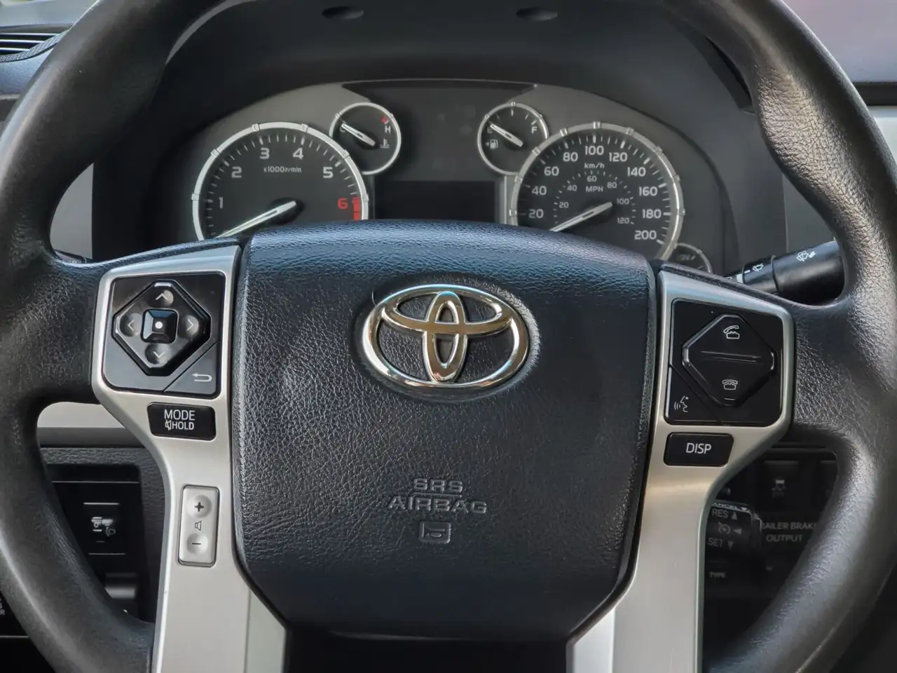 Toyota Tundra снимка Toyota Tundra